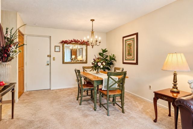1 Summit Dr 57, Reading, MA 01867