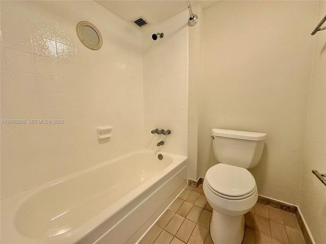 2450 NE 135th St 1005, North Miami, FL 33181