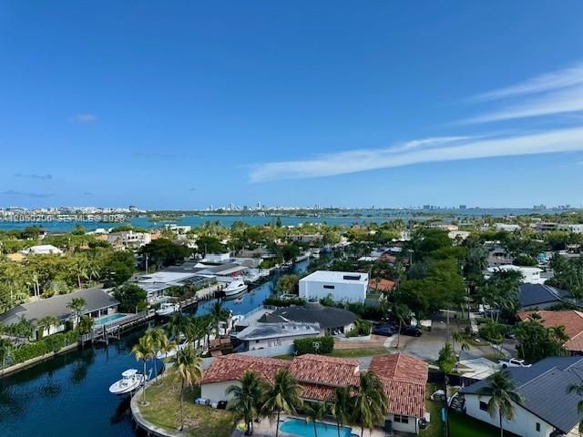 2450 NE 135th St 1005, North Miami, FL 33181