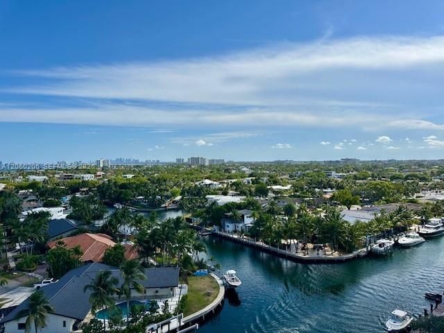 2450 NE 135th St 1005, North Miami, FL 33181