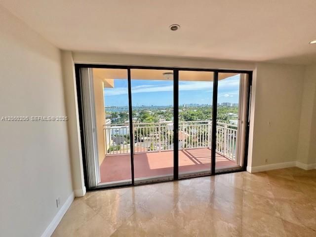2450 NE 135th St 1005, North Miami, FL 33181