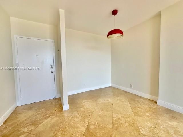 2450 NE 135th St 1005, North Miami, FL 33181