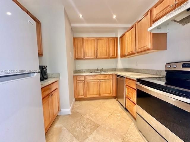 2450 NE 135th St 1005, North Miami, FL 33181