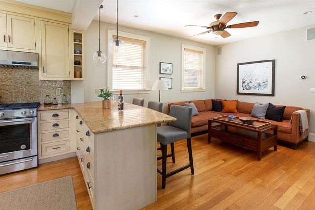 17 Coolidge St, Brookline, MA 02446