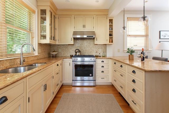 17 Coolidge St, Brookline, MA 02446