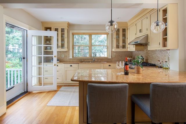 17 Coolidge St, Brookline, MA 02446