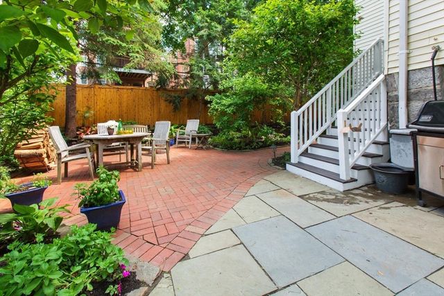 17 Coolidge St, Brookline, MA 02446