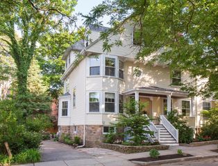 17 Coolidge St, Brookline, MA 02446