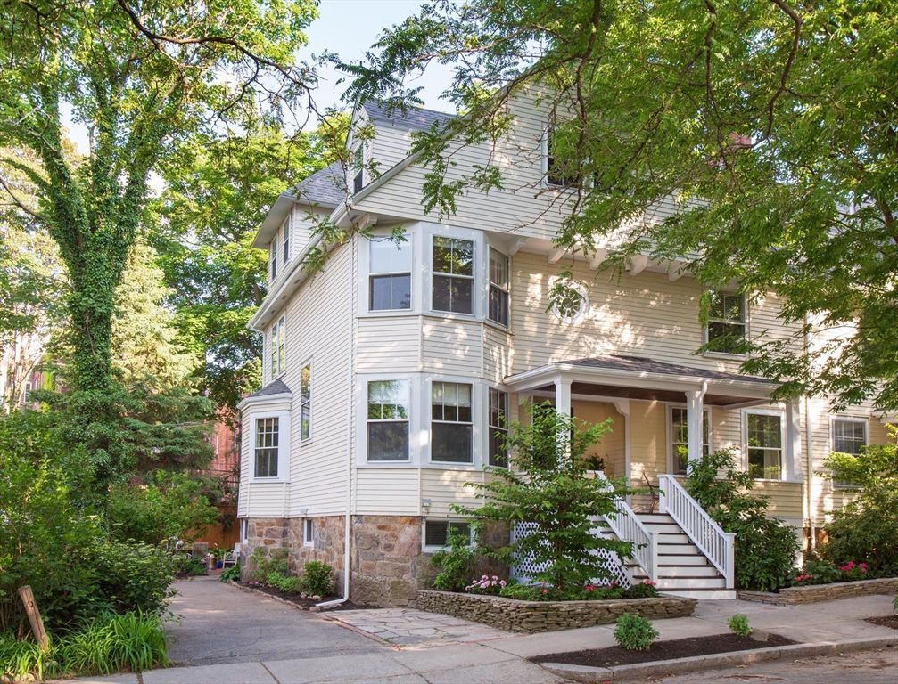 17 Coolidge St, Brookline, MA 02446