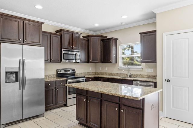 125 Whitman Way, Freeport, FL 32439