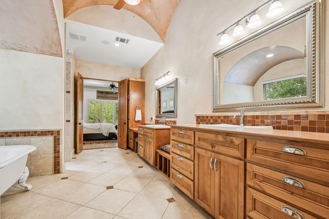 17701 Navigation LN, Lago Vista, TX 78645
