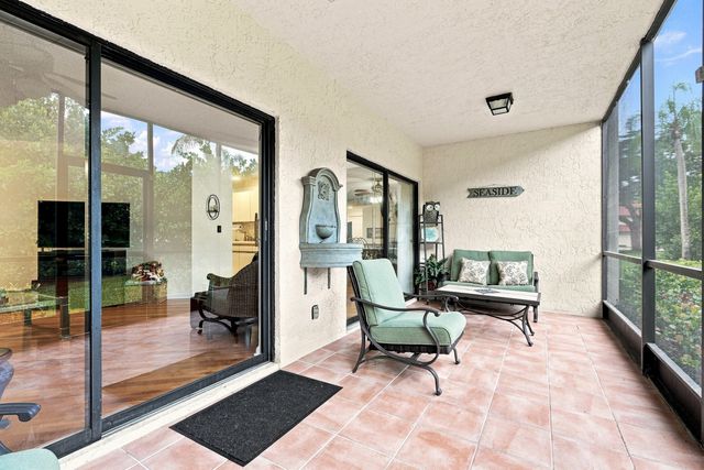 11 Lexington Lane E B, Palm Beach Gardens, FL 33418