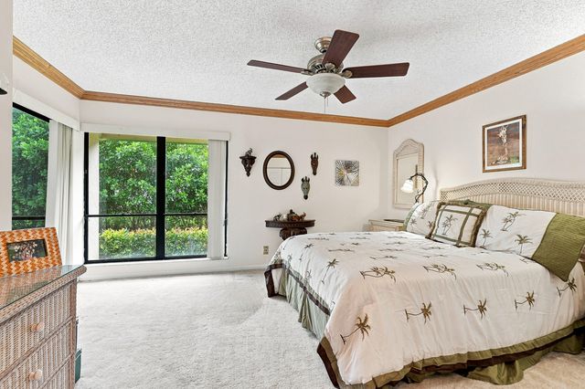 11 Lexington Lane E B, Palm Beach Gardens, FL 33418