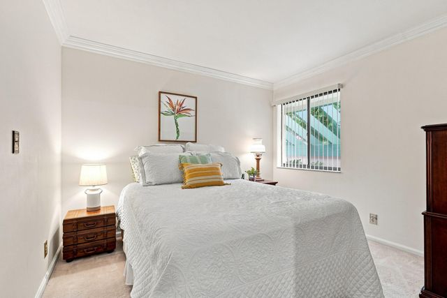 11 Lexington Lane E B, Palm Beach Gardens, FL 33418