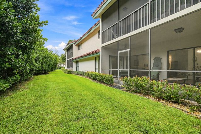 11 Lexington Lane E B, Palm Beach Gardens, FL 33418