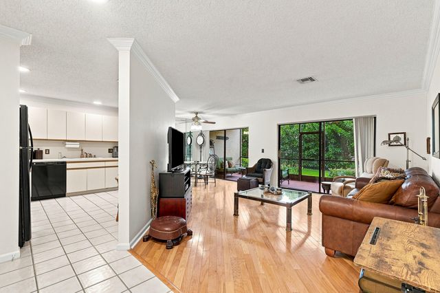 11 Lexington Lane E B, Palm Beach Gardens, FL 33418