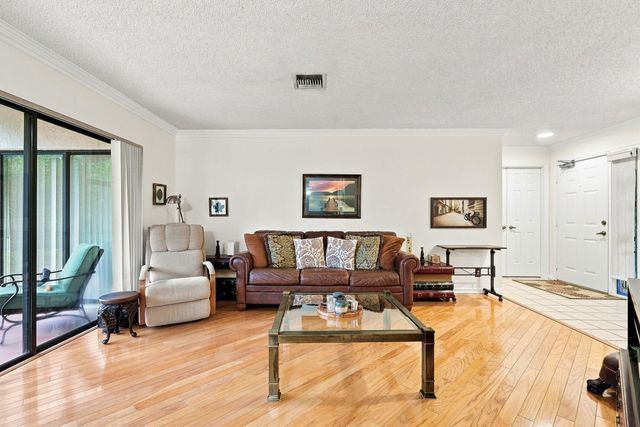 11 Lexington Lane E B, Palm Beach Gardens, FL 33418