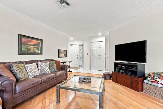 11 Lexington Lane E B, Palm Beach Gardens, FL 33418