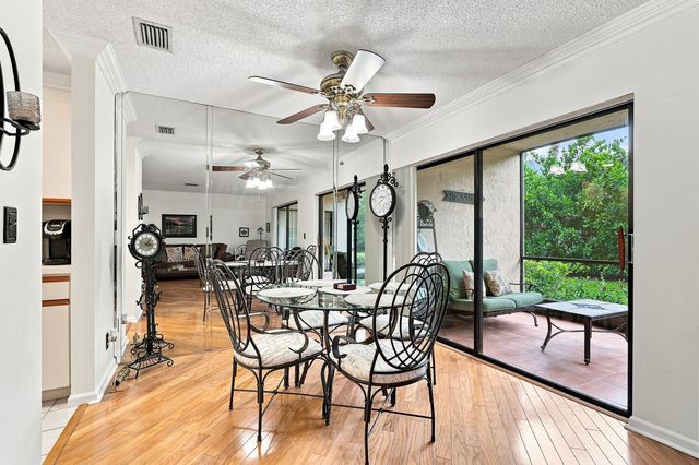 11 Lexington Lane E B, Palm Beach Gardens, FL 33418