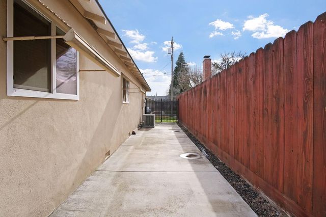 221 Bruce Ct, Modesto, CA 95350