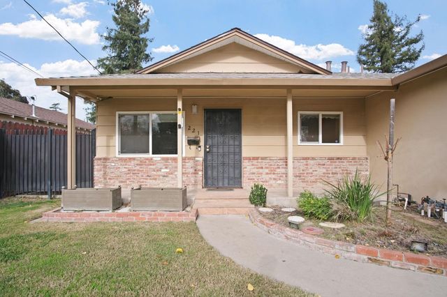 221 Bruce Ct, Modesto, CA 95350