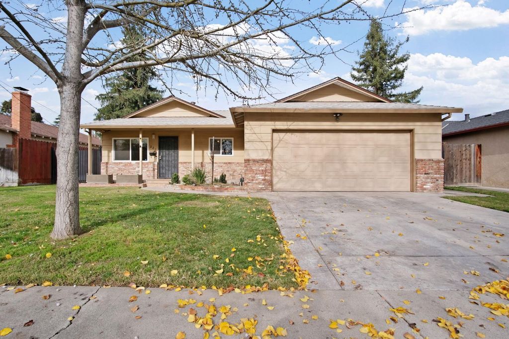 221 Bruce Ct, Modesto, CA 95350