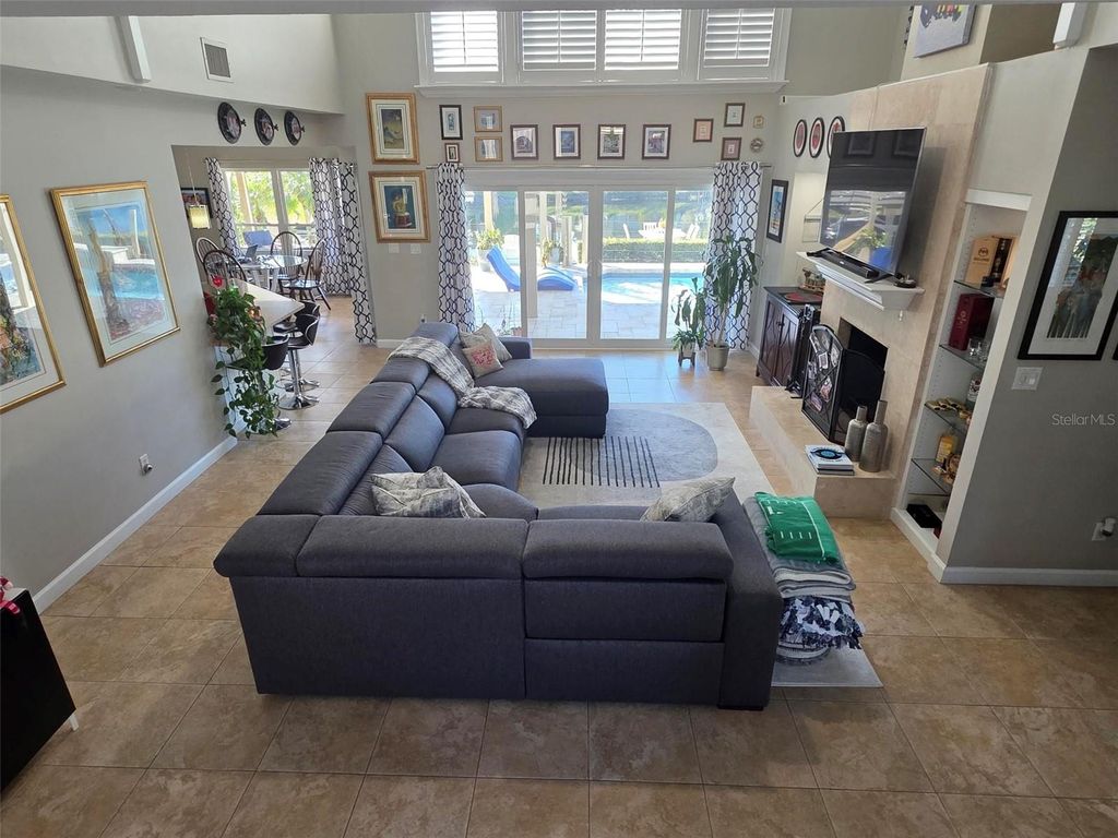 Image 17 of property listing at 218 S SHADOWBAY BOULEVARD, Longwood, FL 32779