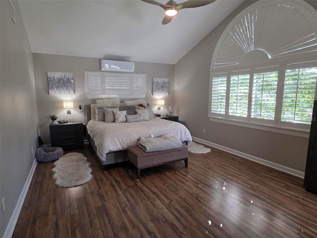 Image 19 of property listing at 218 S SHADOWBAY BOULEVARD, Longwood, FL 32779