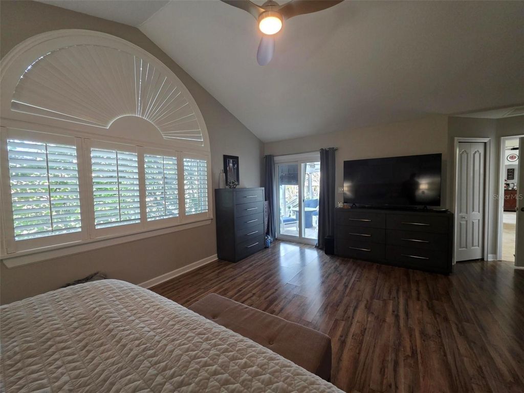 Image 20 of property listing at 218 S SHADOWBAY BOULEVARD, Longwood, FL 32779