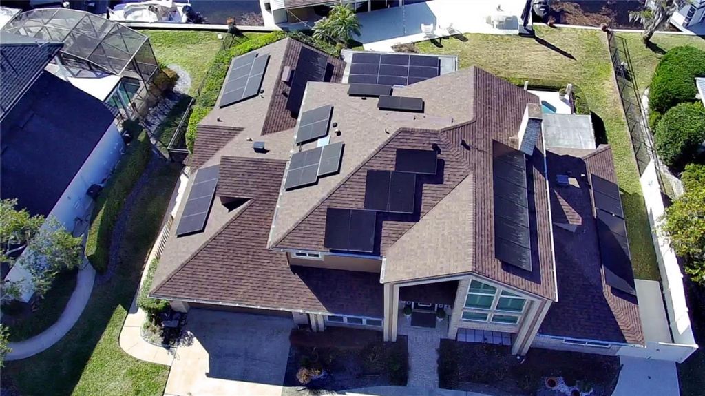 Image 3 of property listing at 218 S SHADOWBAY BOULEVARD, Longwood, FL 32779