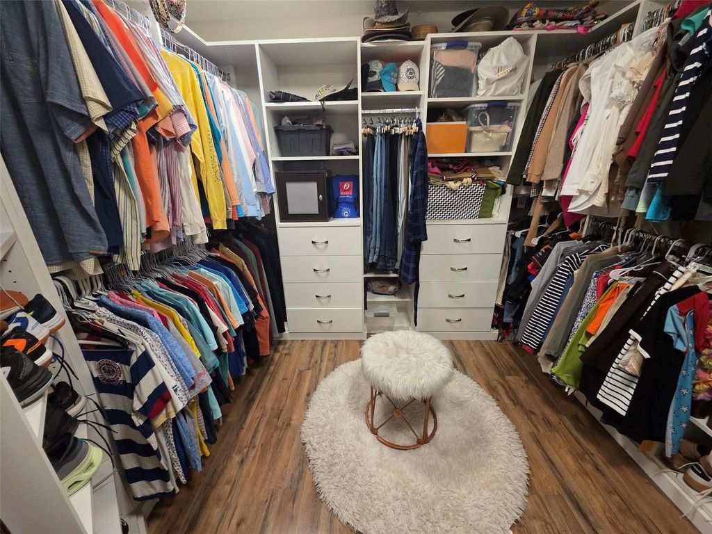 Image 21 of property listing at 218 S SHADOWBAY BOULEVARD, Longwood, FL 32779