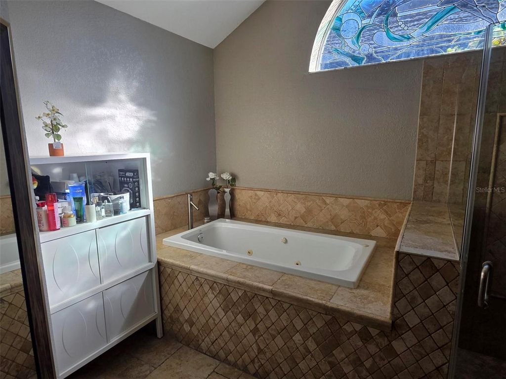 Image 22 of property listing at 218 S SHADOWBAY BOULEVARD, Longwood, FL 32779