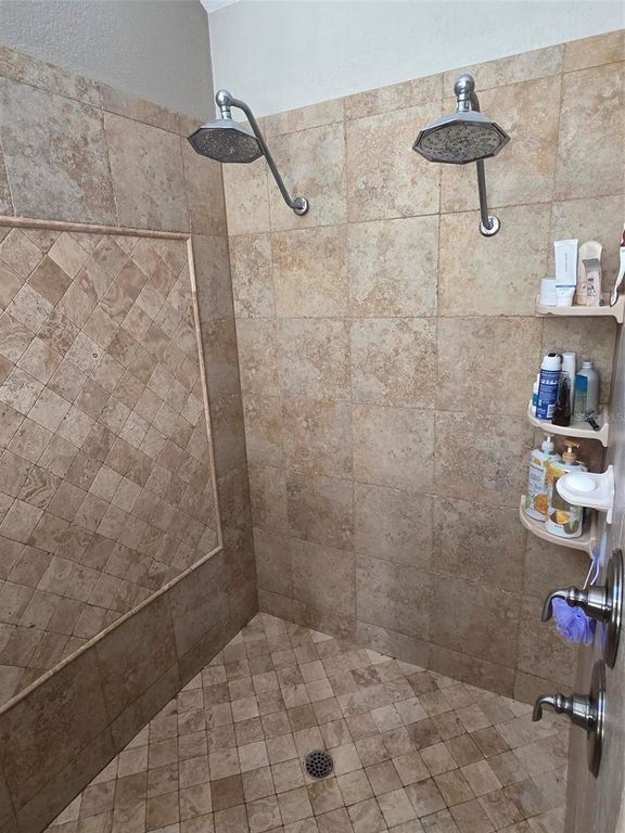 Image 24 of property listing at 218 S SHADOWBAY BOULEVARD, Longwood, FL 32779