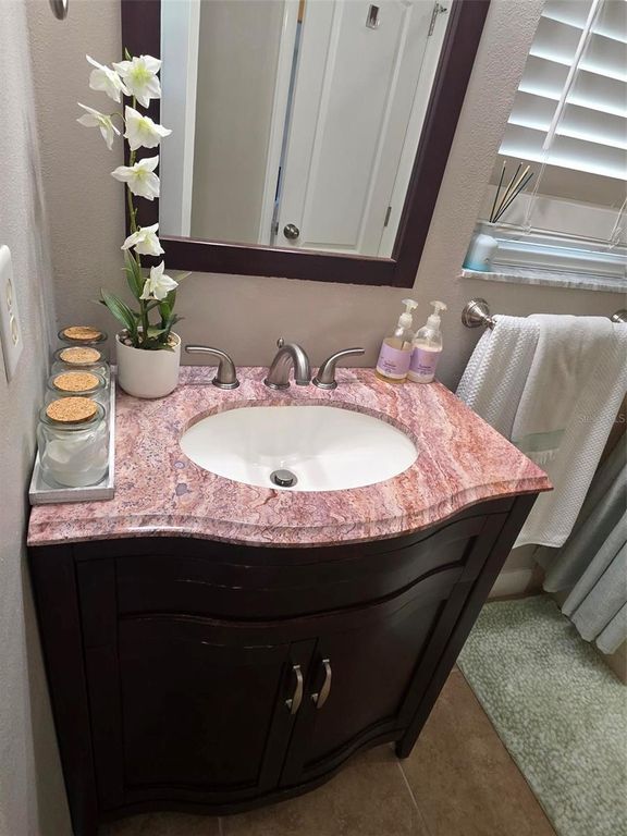 Image 26 of property listing at 218 S SHADOWBAY BOULEVARD, Longwood, FL 32779