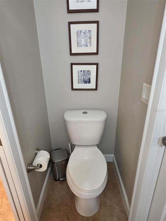 Image 27 of property listing at 218 S SHADOWBAY BOULEVARD, Longwood, FL 32779