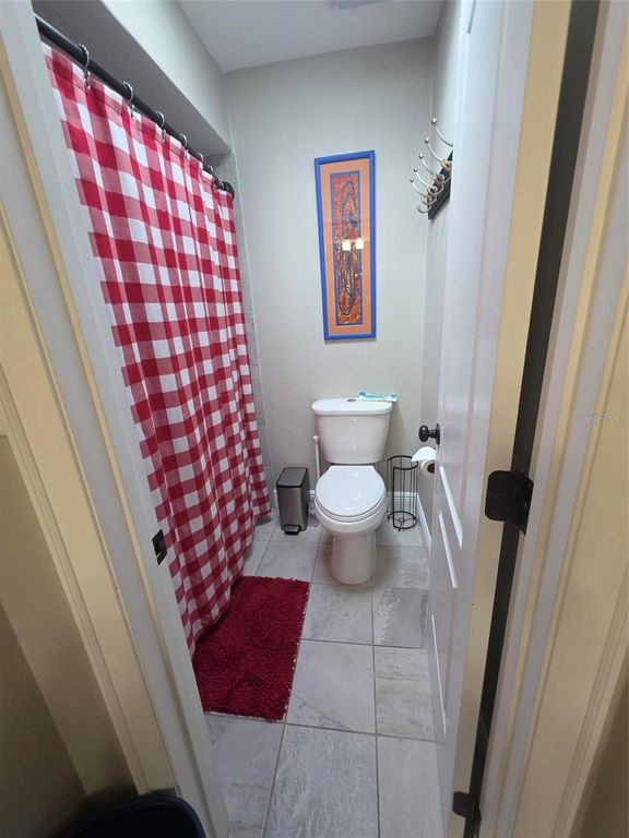 Image 32 of property listing at 218 S SHADOWBAY BOULEVARD, Longwood, FL 32779