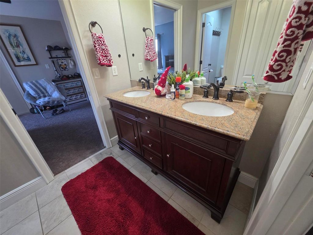 Image 33 of property listing at 218 S SHADOWBAY BOULEVARD, Longwood, FL 32779