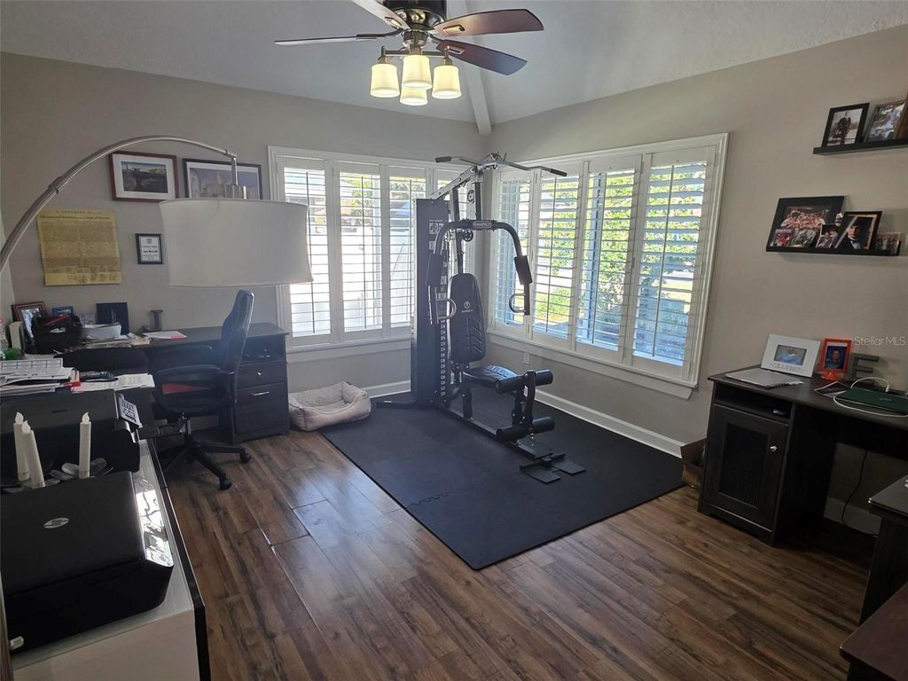Image 10 of property listing at 218 S SHADOWBAY BOULEVARD, Longwood, FL 32779