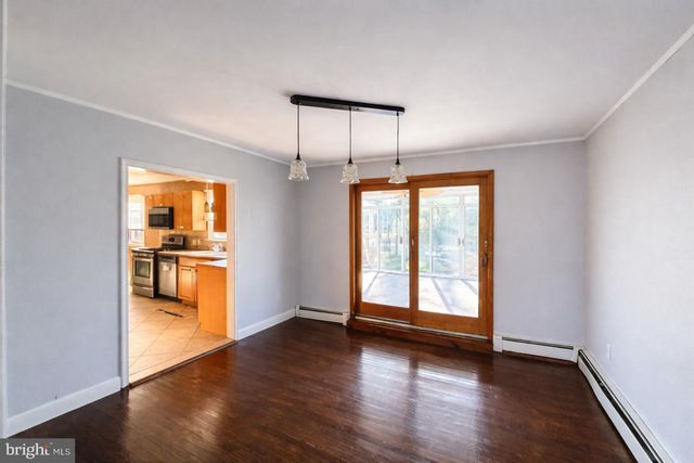 418 KINGSTON DR, Cherry Hill, NJ 08034