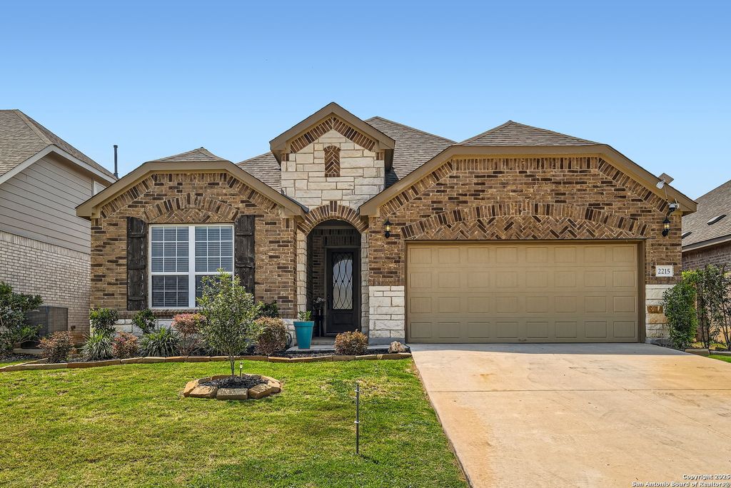 2215 Zachry, New Braunfels, TX 78132