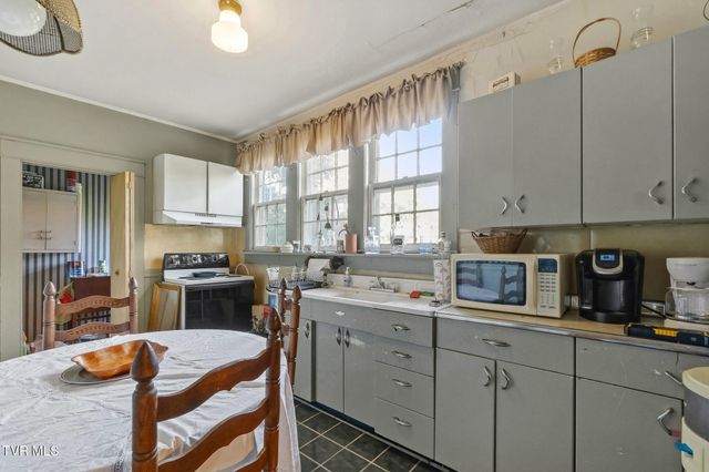 102 West Mckee Street, Greeneville, TN 37743