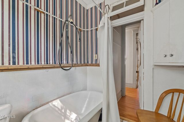 102 West Mckee Street, Greeneville, TN 37743