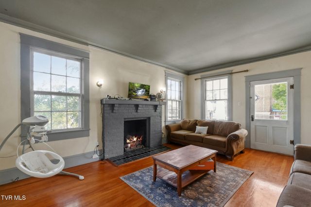 102 West Mckee Street, Greeneville, TN 37743