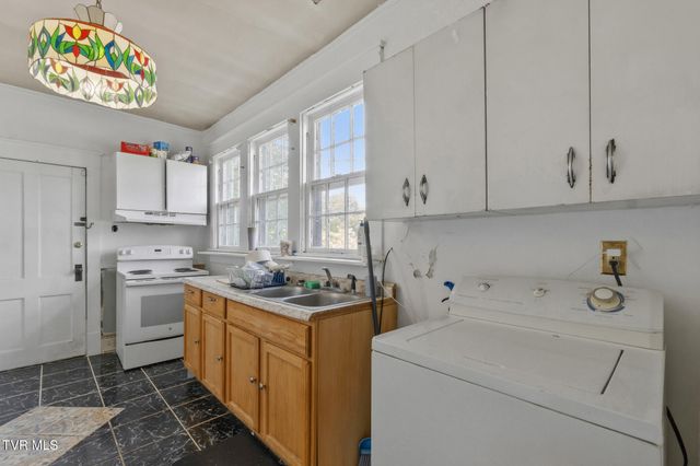 102 West Mckee Street, Greeneville, TN 37743
