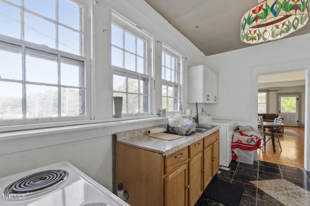 102 West Mckee Street, Greeneville, TN 37743