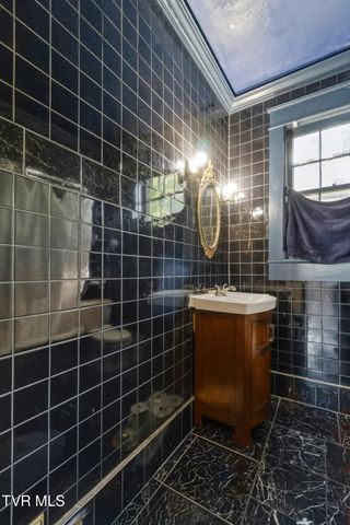 102 West Mckee Street, Greeneville, TN 37743