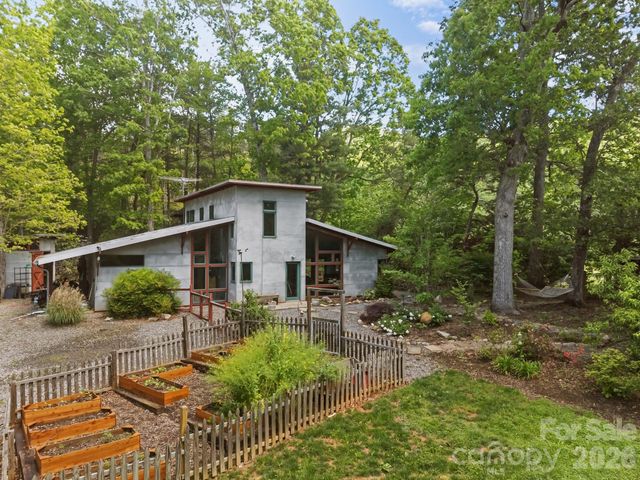 27 Rosebud Lane, Fairview, NC 28730
