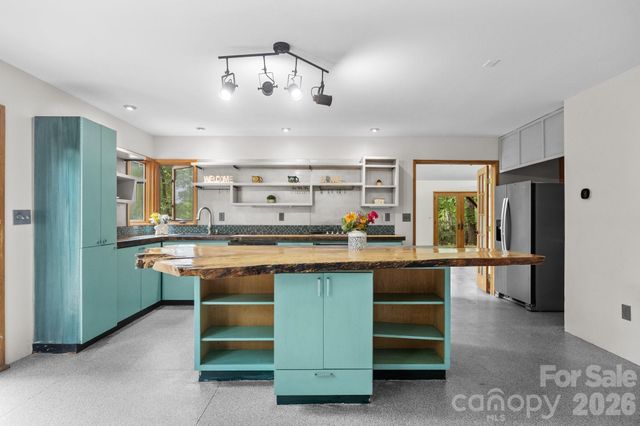 27 Rosebud Lane, Fairview, NC 28730