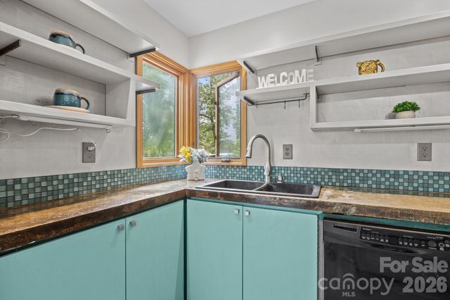 27 Rosebud Lane, Fairview, NC 28730