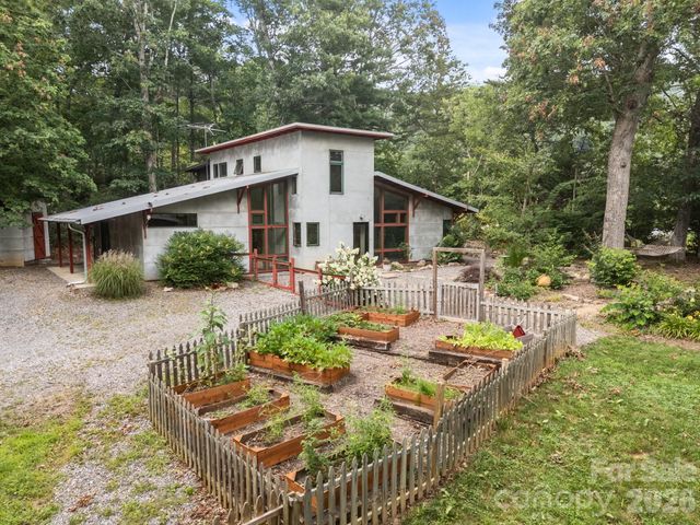 27 Rosebud Lane, Fairview, NC 28730